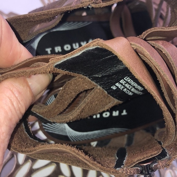 Trouve’ Brown Leather Uppers Stacked Heels Peep Toe Booties Size 6 - Picture 6 of 10